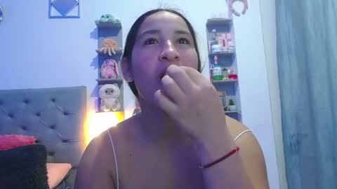 Snapshot of mommy_dulce chatting on 07.28.26 ANDREA online show from 07.28.26