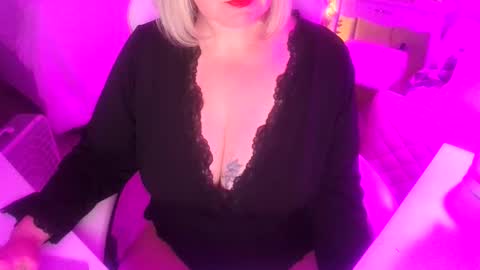Mommy Julia online show from 05.27.26