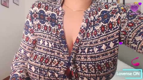 Daphne  online show from 02.06.25