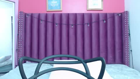 Daphne  online show from 02.15.25