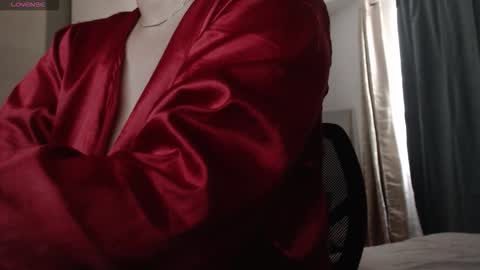 Snapshot of mommyissuess_ chatting on 10.16.25 Daphne online show from 10.16.25