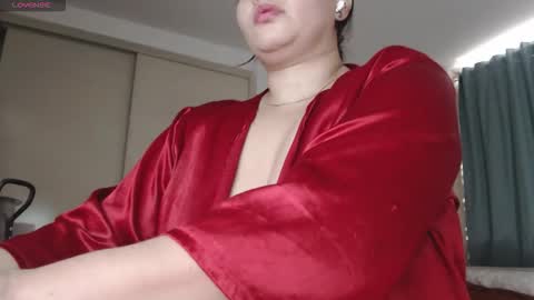 Snapshot of mommyissuess_ chatting on 11.05.25 Daphne online show from 11.05.25