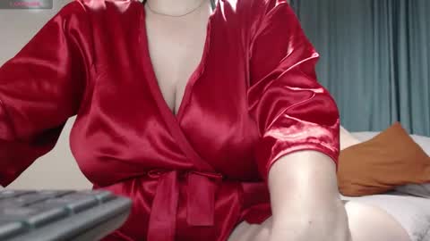 Snapshot of mommyissuess_ chatting on 11.10.25 Daphne online show from 11.10.25