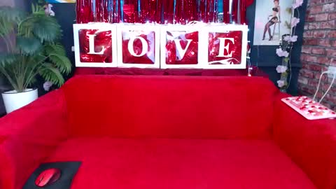 Snapshot of mommymila chatting on 02.14.26 Maria online show from 02.14.26