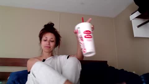 Snapshot of mommyswett chatting on 11.10.25 mommyswett online show from 11.10.25