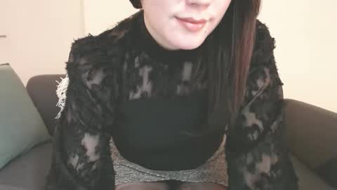 Momo online show from 12.10.24