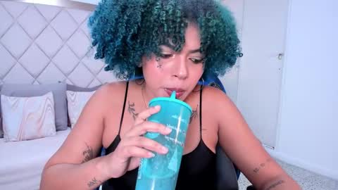 Momo  online show from 11.25.25