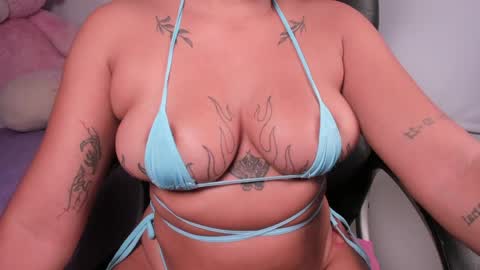 Momo  online show from 04.16.26