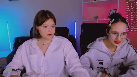 Mona  online show from 11.26.25