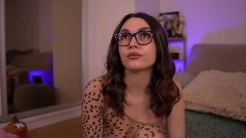 Snapshot of mona_lisss chatting on 11.16.25 Mona Lisss online show from 11.16.25