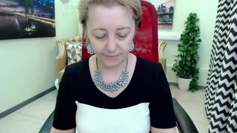 Mona online show from 04.15.26