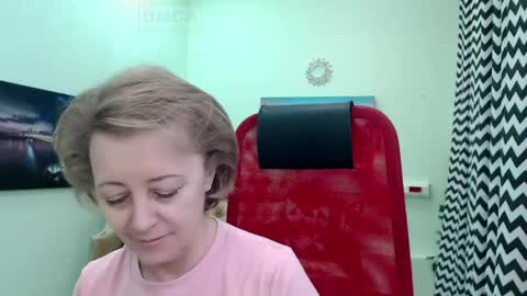 Snapshot of mona_w chatting on 05.02.26 Mona online show from 05.02.26