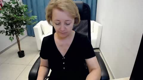 Snapshot of mona_w chatting on 06.07.26 Mona online show from 06.07.26