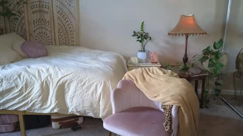 Mona online show from 04.08.26