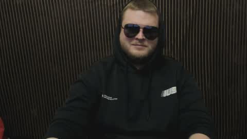 Snapshot of moneycumshot chatting on 03.06.26 Alex online show from 03.06.26