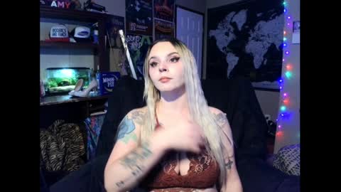 Snapshot of monica_lily chatting on 12.10.24 Monica online show from 12.10.24