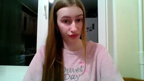 Snapshot of monica_tamayo chatting on 02.12.25 Monica online show from 02.12.25