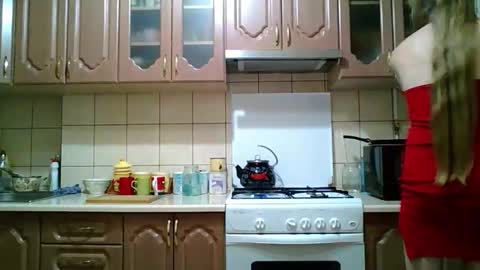 Snapshot of monica_tamayo chatting on 10.09.25 Monica online show from 10.09.25