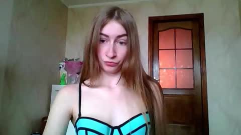 Snapshot of monica_tamayo chatting on 05.27.26 Monica online show from 05.27.26