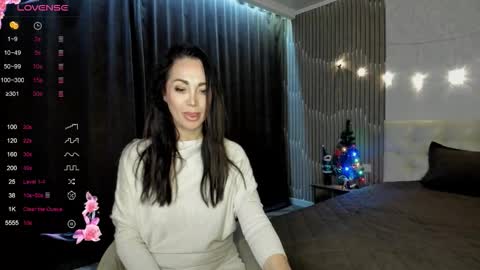 monica_weisss online show from 12.20.25