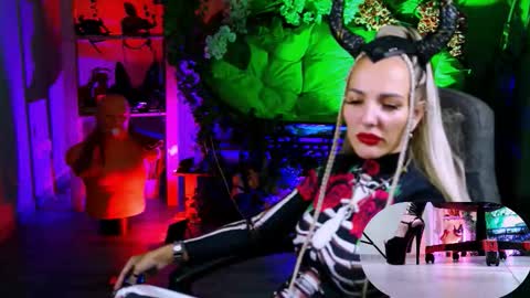 Snapshot of monicamaxwel chatting on 10.31.25 Monika online show from 10.31.25