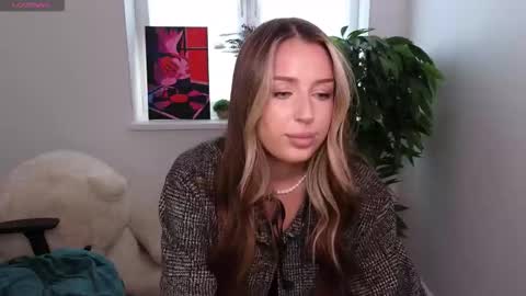 Snapshot of monicaweber_ chatting on 09.21.25 Monica online show from 09.21.25