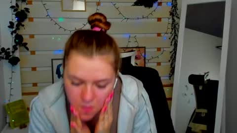 Snapshot of monika_youu chatting on 04.25.26 Monika online show from 04.25.26