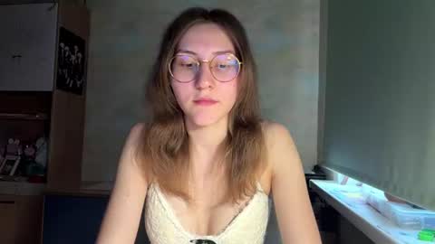 Snapshot of monikakotts chatting on 06.09.26 Mia online show from 06.09.26