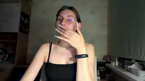 Snapshot of monikakotts chatting on 07.11.26 Mia online show from 07.11.26