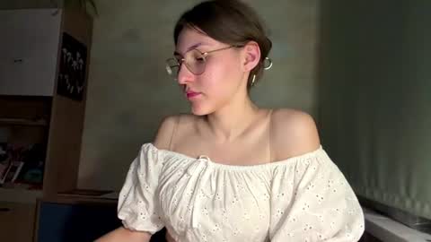 Snapshot of monikakotts chatting on 07.14.26 Mia online show from 07.14.26