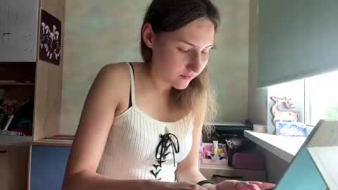 Snapshot of monikakotts chatting on 07.18.26 Mia online show from 07.18.26