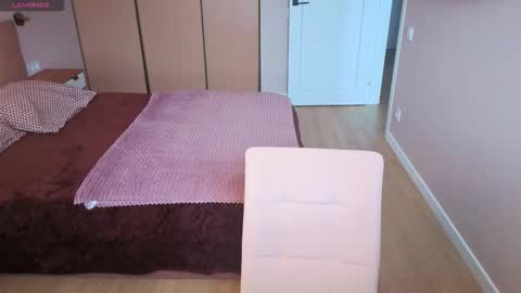 Snapshot of monikfoxy chatting on 02.24.26 Monik online show from 02.24.26