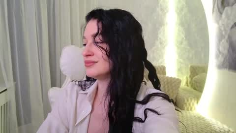 Snapshot of monique_a chatting on 05.08.26 Ask me online show from 05.08.26