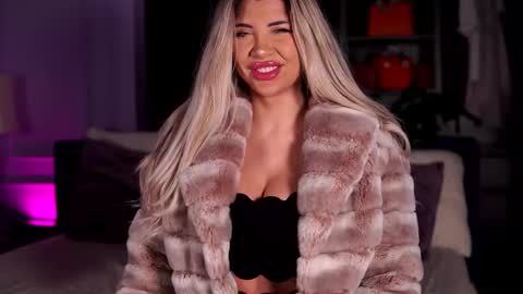 Snapshot of monique_celeste chatting on 01.05.26 Moni online show from 01.05.26