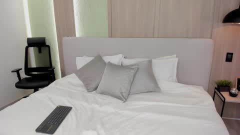 Snapshot of moniquemilff chatting on 12.14.25 Monique online show from 12.14.25