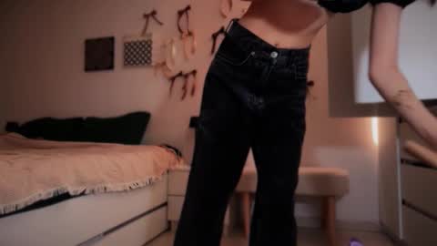 Mary online show from 12.20.25