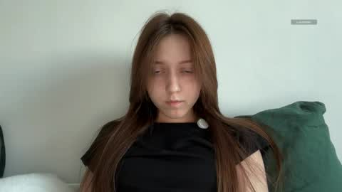 Snapshot of monnymoonn chatting on 06.05.26 Mary online show from 06.05.26