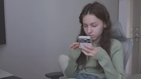 Snapshot of monnymoonn chatting on 06.18.26 Mary online show from 06.18.26