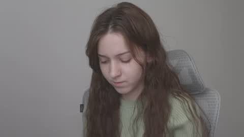 Snapshot of monnymoonn chatting on 06.18.26 Mary online show from 06.18.26