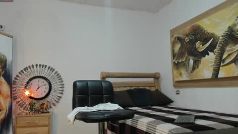 Snapshot of monsoon_the_best chatting on 05.20.26 monsoon_the_best online show from 05.20.26
