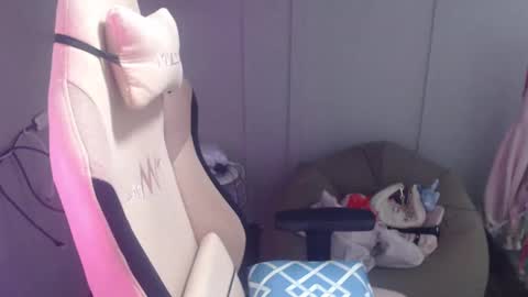 Snapshot of monstercockselfsuck chatting on 01.12.25 ELYSE A SIMPLE GIRL online show from 01.12.25