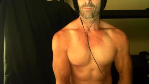 Snapshot of monsterdildos chatting on 01.18.25 monsterdildos online show from 01.18.25