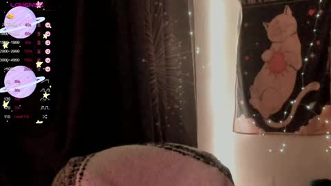 Snapshot of moon__girl chatting on 03.28.26 Roxy online show from 03.28.26