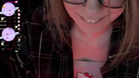 Snapshot of moon__girl chatting on 04.01.26 Roxy online show from 04.01.26