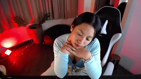 Snapshot of moon_ligth_sex chatting on 10.28.25 moon_ligth_sex online show from 10.28.25