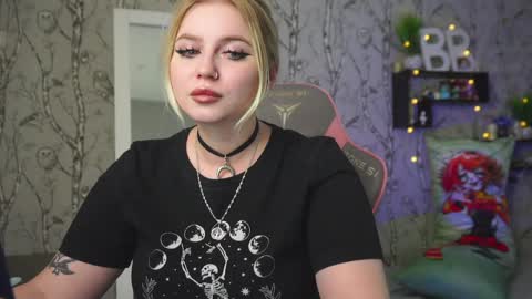 Snapshot of moon_valkyriie chatting on 03.30.26 Emilia online show from 03.30.26