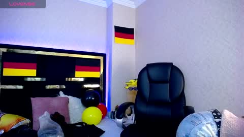 Snapshot of moon_water__ chatting on 09.30.25 Moon Water online show from 09.30.25