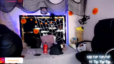 Snapshot of moon_water__ chatting on 10.18.25 Moon Water online show from 10.18.25