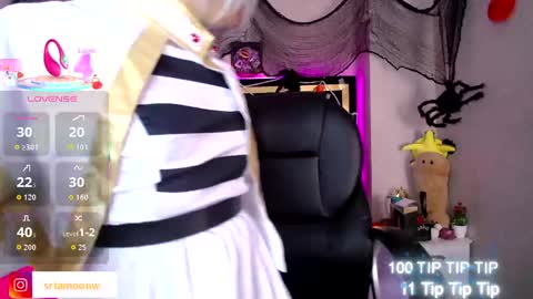 Snapshot of moon_water__ chatting on 10.29.25 Moon Water online show from 10.29.25