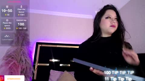 Snapshot of moon_water__ chatting on 11.19.25 Moon Water online show from 11.19.25